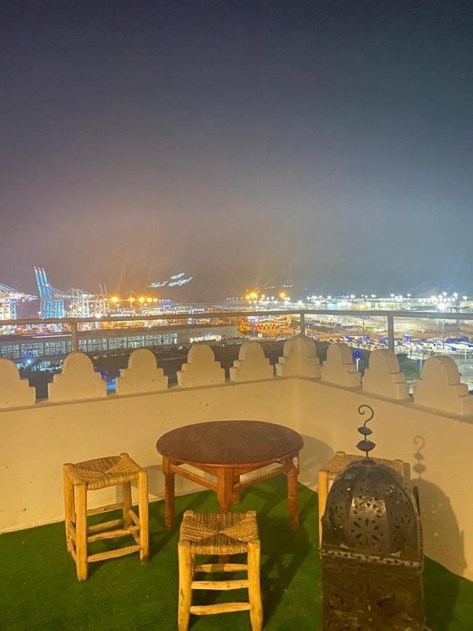 Appartement A Ksar Sghir En Face Du Terminal Passagers De Ferry Port Tanger Med Zewnętrze zdjęcie